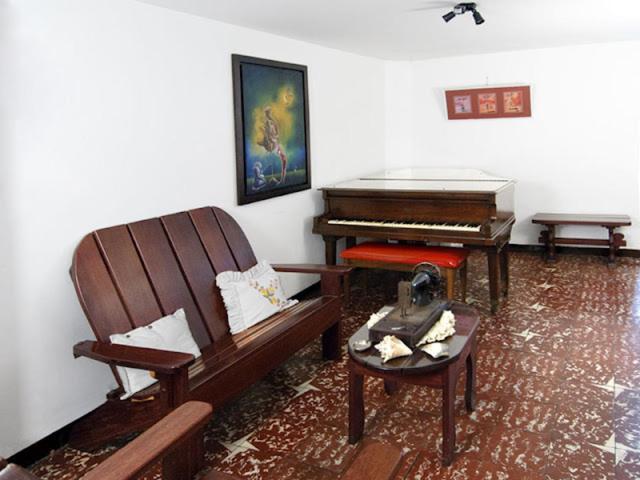 Habita Estudios Laureles Меделин Екстериор снимка